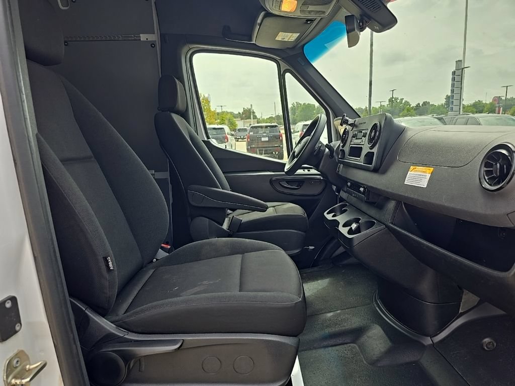 Used 2024 Mercedes-Benz Sprinter 2500 image 18