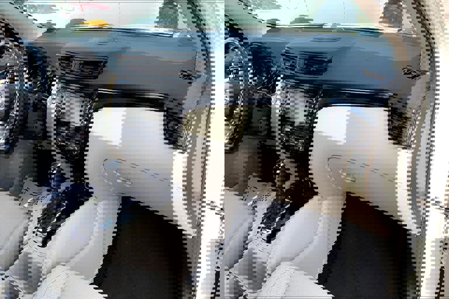 Used 2019 Nissan Rogue Sport SL w/ Premium Package image 17