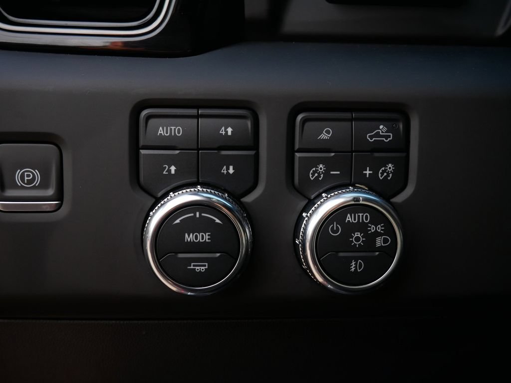 Used 2023 GMC Sierra 1500 AT4 w/ Technology Package AWD/4WD image 17