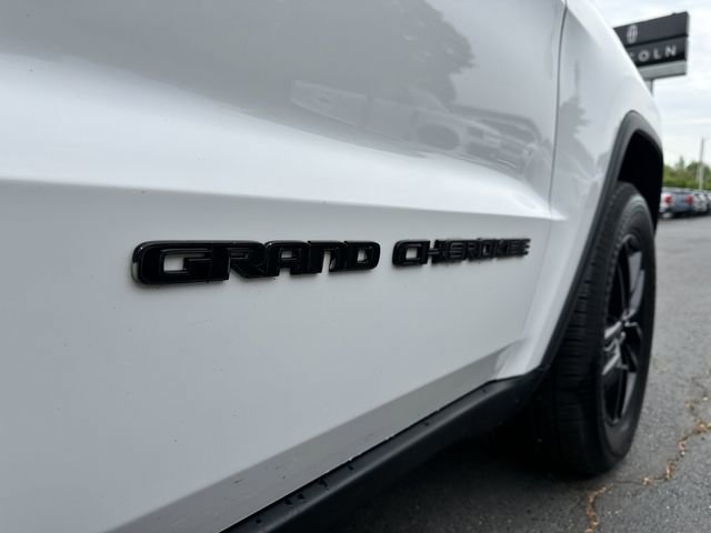 Used 2020 Jeep Grand Cherokee Laredo w/ 18" Wheel & 8.4" Radio Group AWD/4WD image 45