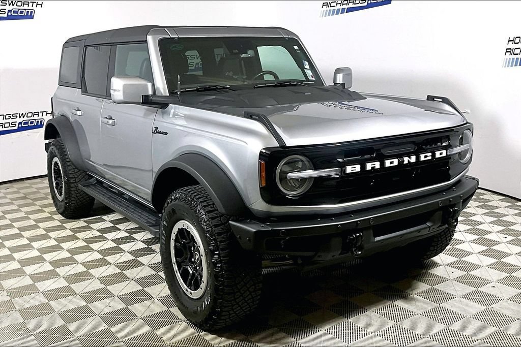 Certified 2023 Ford Bronco Outer Banks w/ Sasquatch Package AWD/4WD image 3
