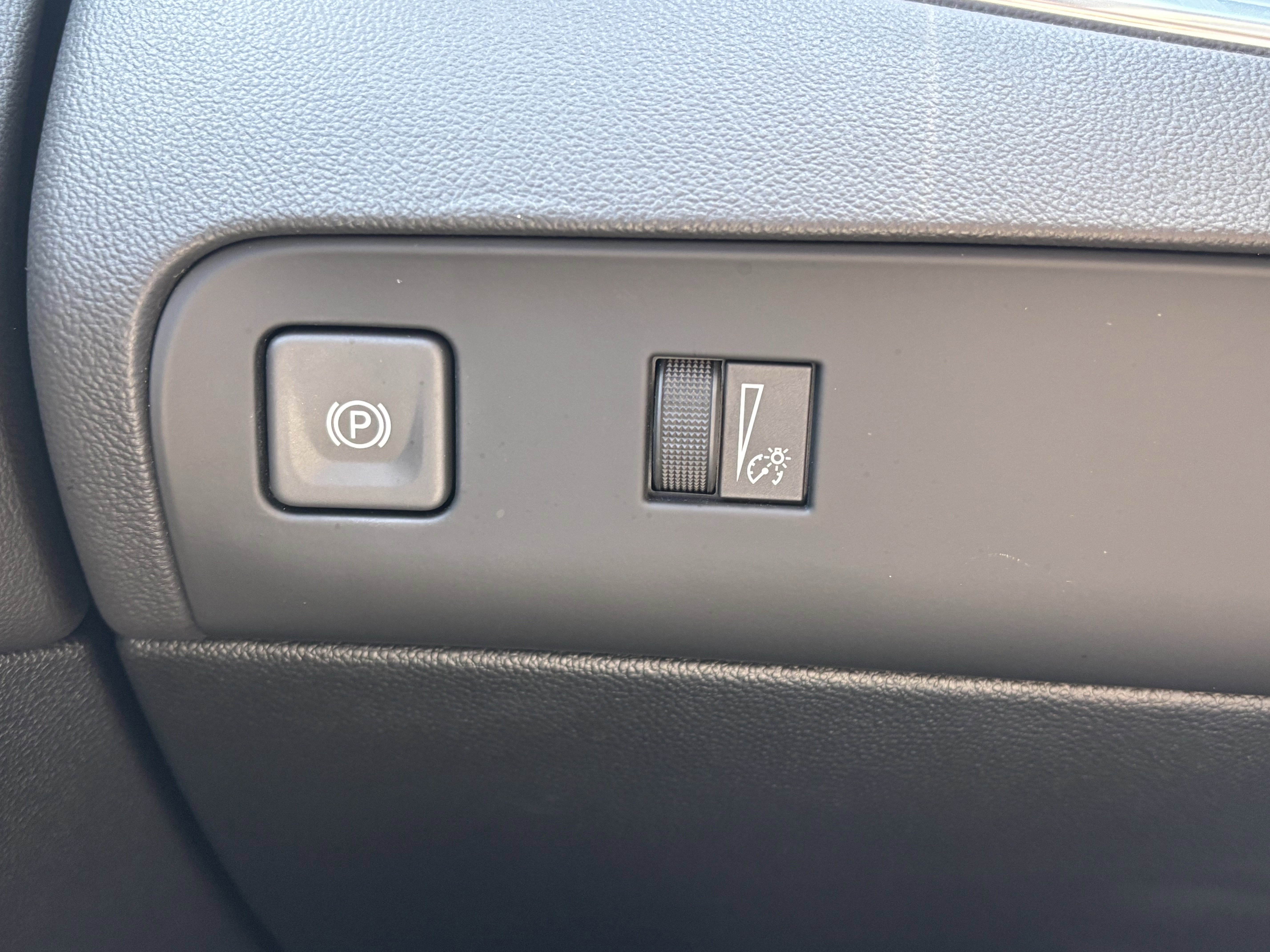 Used 2023 Buick Enclave Essence image 41