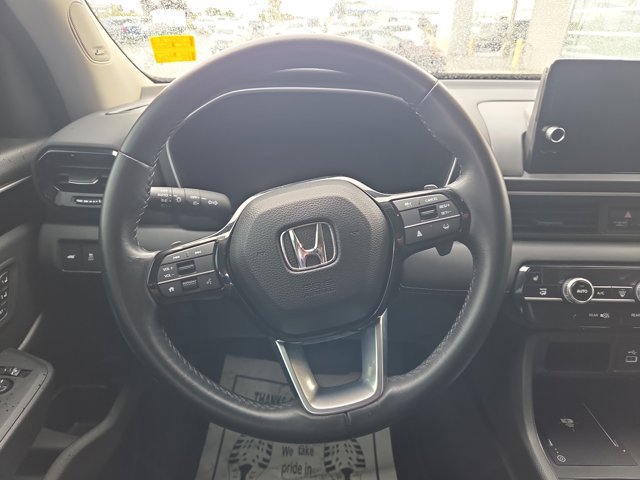 Used 2025 Honda Pilot Touring image 17