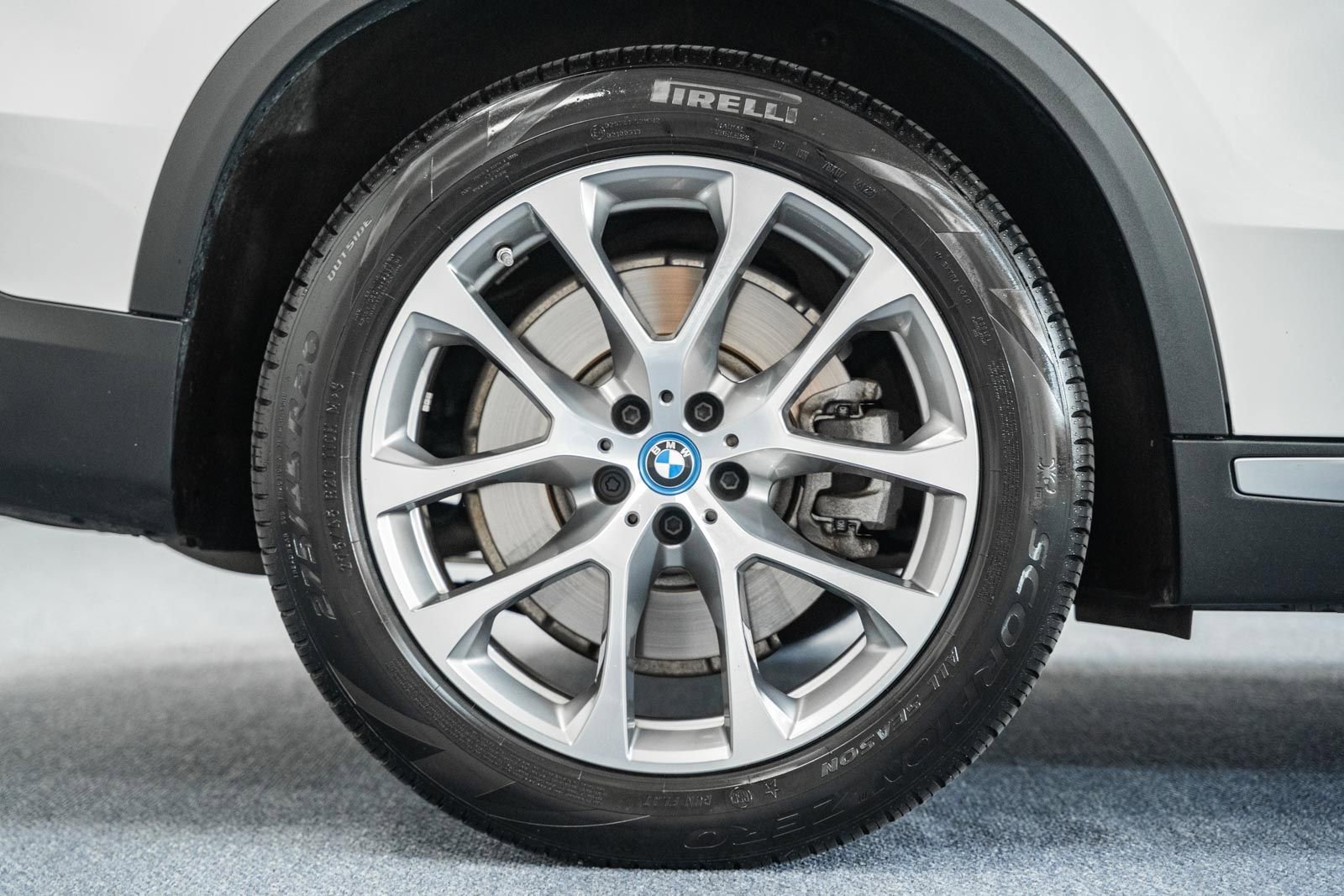 Used 2024 BMW X5 xDrive50e image 15