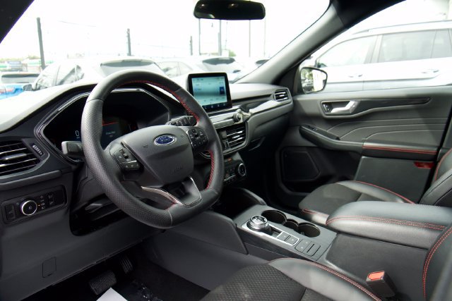 Certified 2025 Ford Escape ST-Line Select AWD/4WD image 15