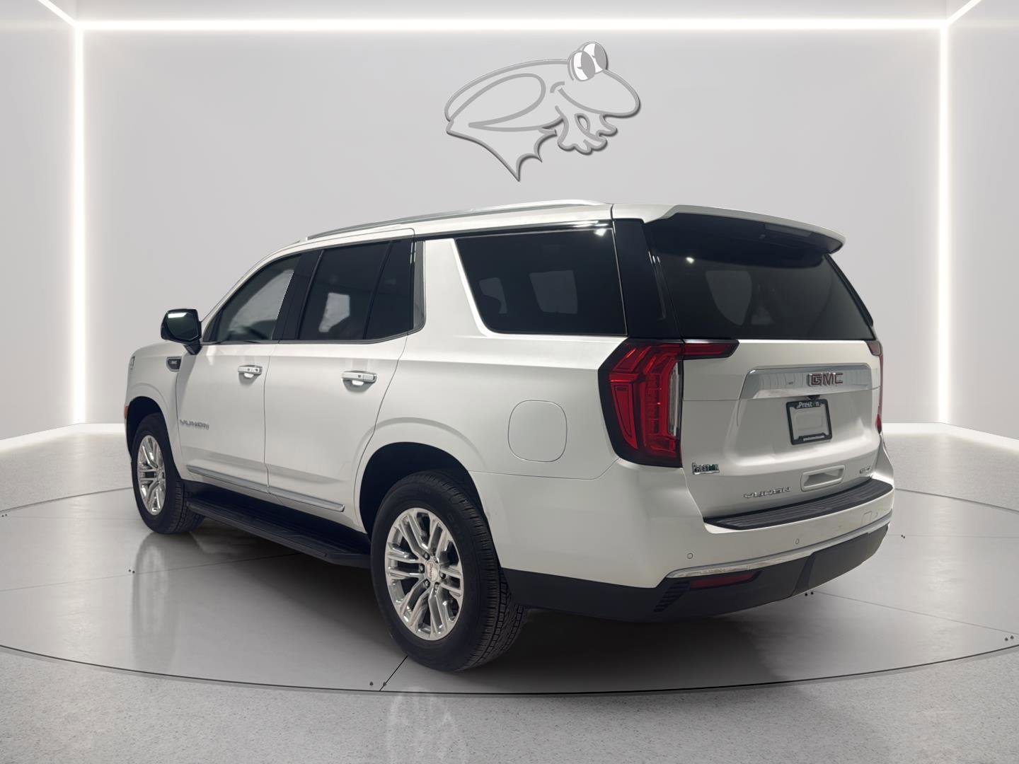 Used 2021 GMC Yukon SLT w/ SLT Premium Package image 3
