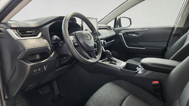 Used 2025 Toyota RAV4 XLE FWD image 9