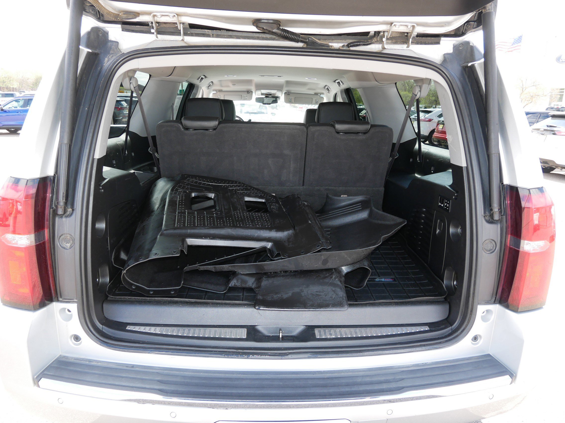 Used 2020 Chevrolet Suburban Premier AWD/4WD image 18