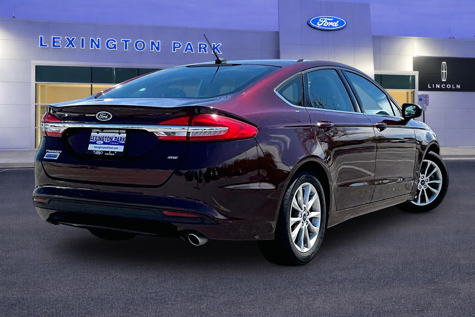 Certified 2017 Ford Fusion SE FWD image 5