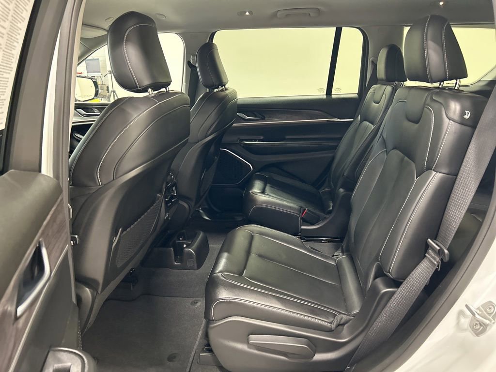 Used 2022 Jeep Grand Cherokee L Limited AWD/4WD image 28