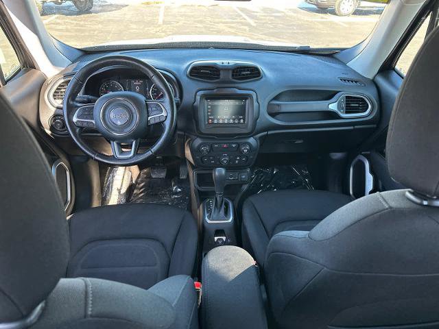 Used 2020 Jeep Renegade Latitude w/ Cold Weather Group image 15