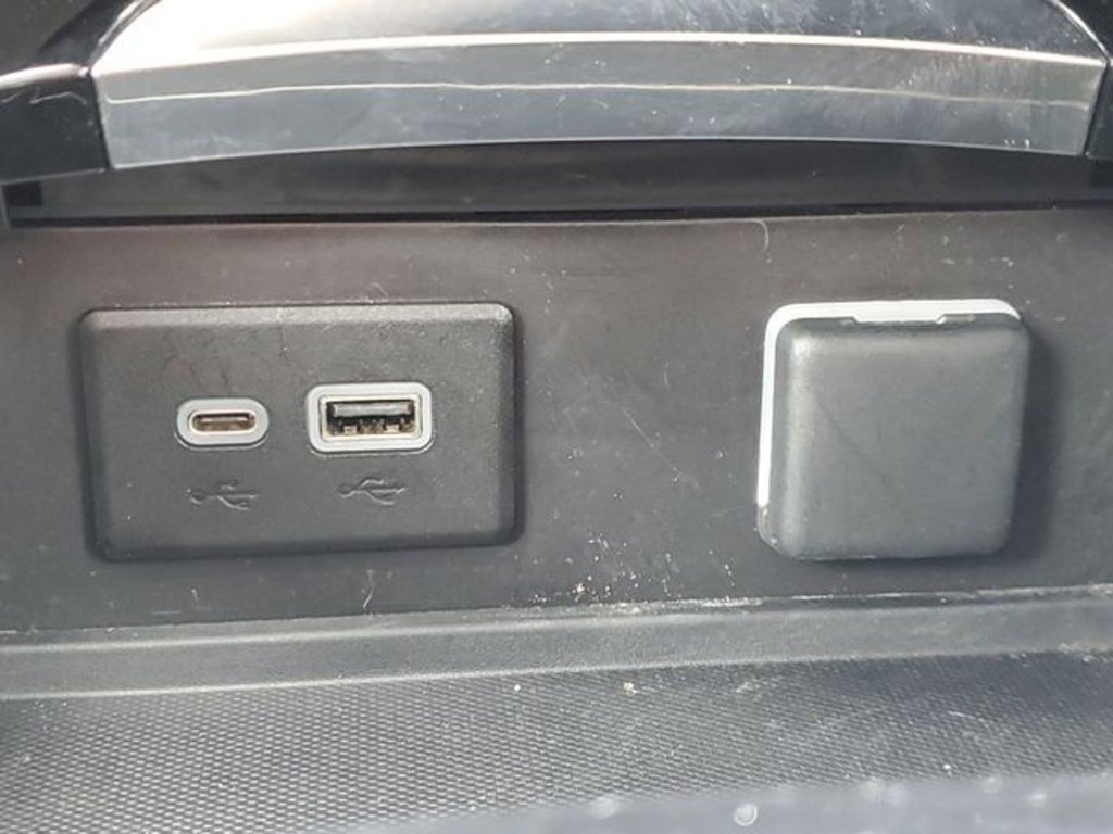 Used 2023 Buick Envision Essence image 60