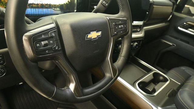 Used 2024 Chevrolet Silverado 2500 High Country w/ High Country Premium Package AWD/4WD image 18