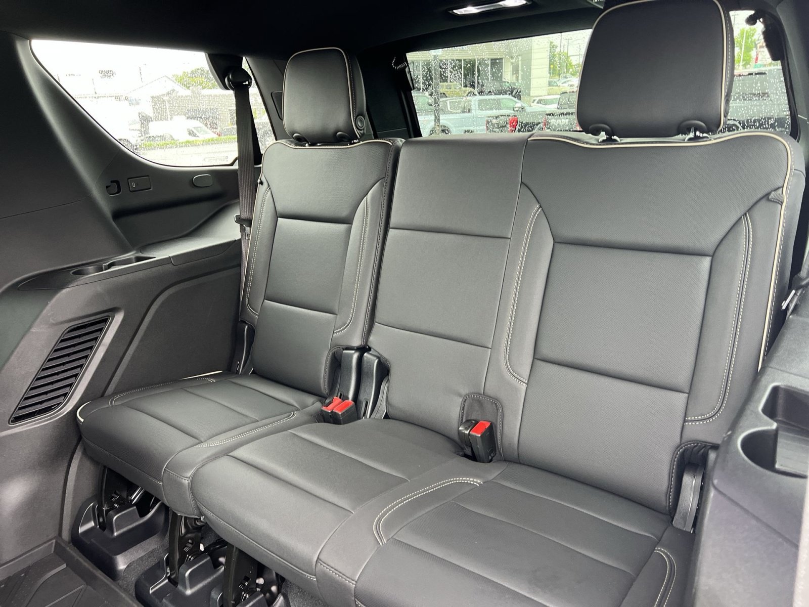 Used 2025 Chevrolet Tahoe Premier AWD/4WD image 25