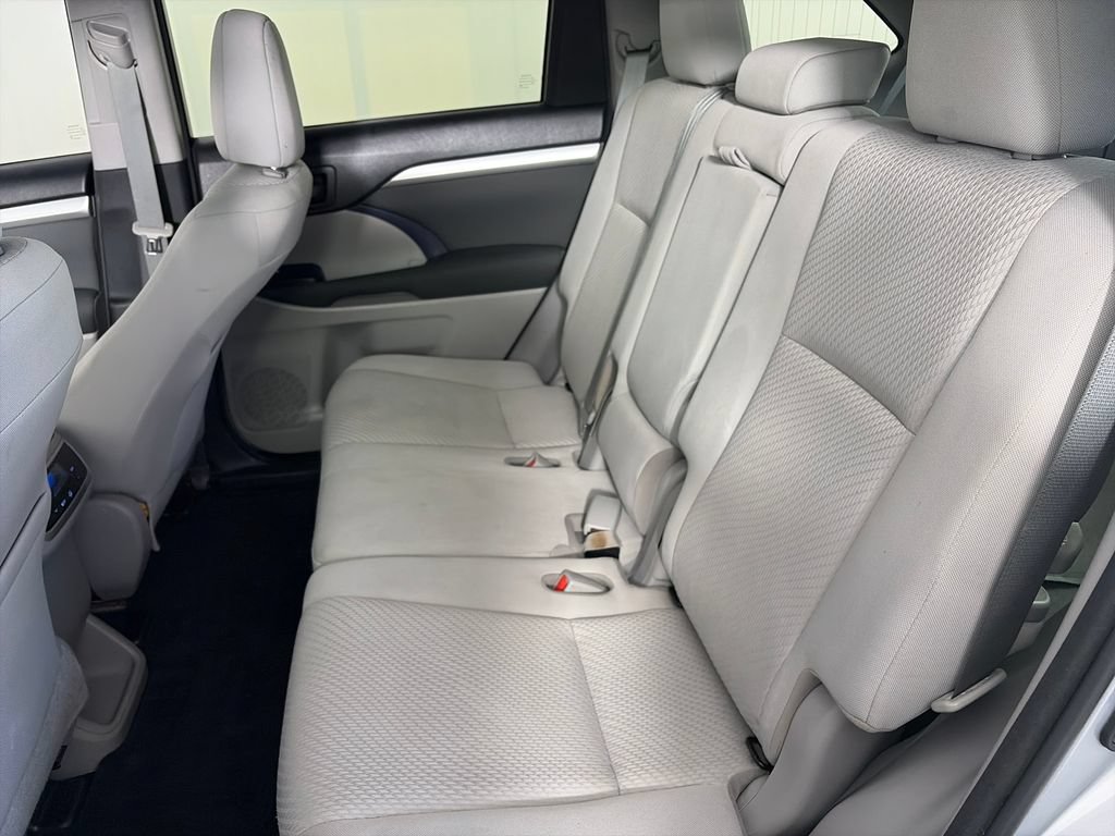 Used 2017 Toyota Highlander LE FWD image 13