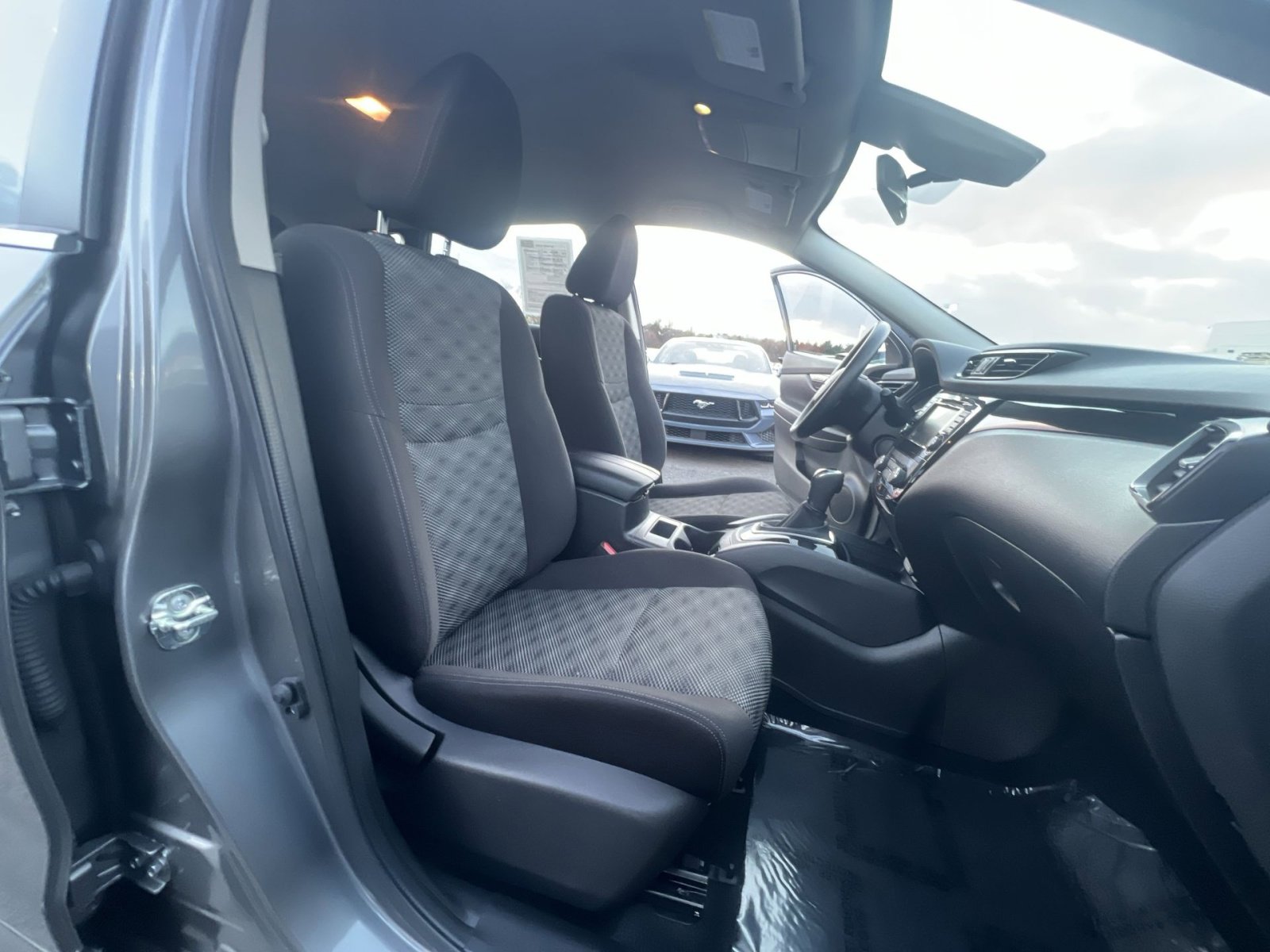 Used 2019 Nissan Rogue Sport SV image 25