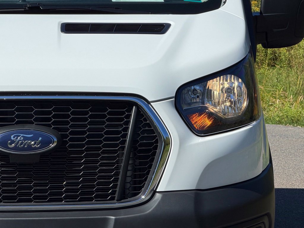 Certified 2025 Ford Transit 250 Low Roof w/ Exterior Upgrade Package RWD image 2