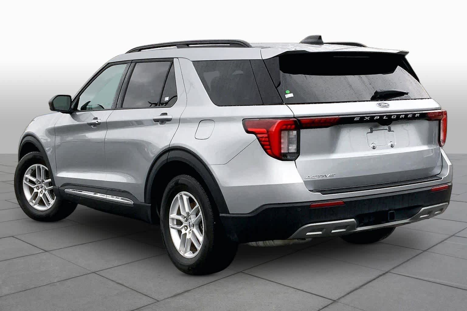 Certified 2025 Ford Explorer Active w/ Active Comfort Package RWD image 12