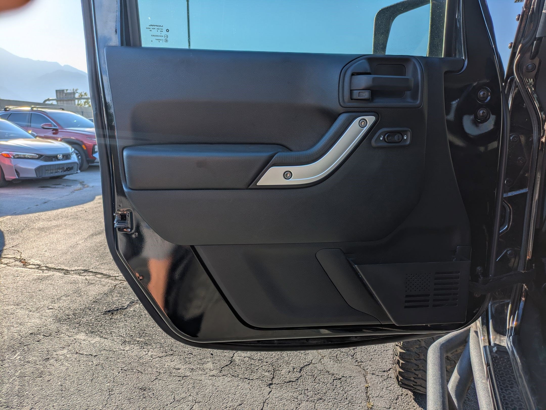 Used 2017 Jeep Wrangler Unlimited Sahara w/ Connectivity Group AWD/4WD image 14