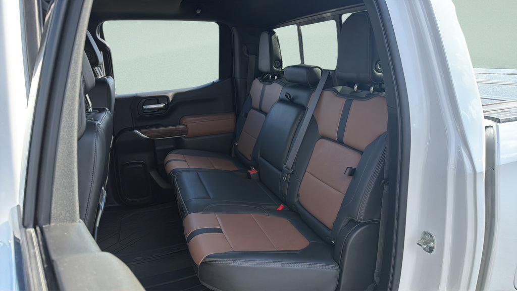 Used 2022 Chevrolet Silverado 1500 High Country w/ Technology Package AWD/4WD image 9
