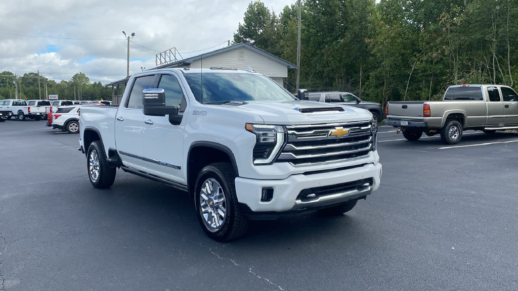 Used 2025 Chevrolet Silverado 3500 High Country w/ High Country Premium Package AWD/4WD image 3