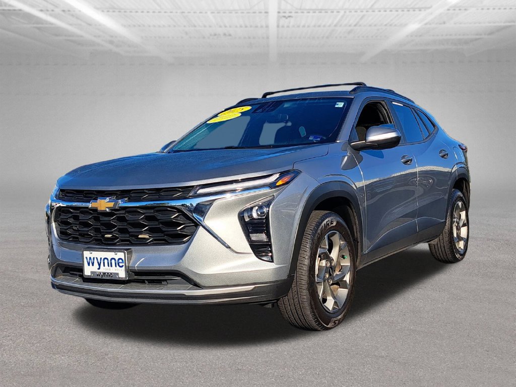 Used 2025 Chevrolet Trax LT w/ Driver Confidence Package FWD image 3