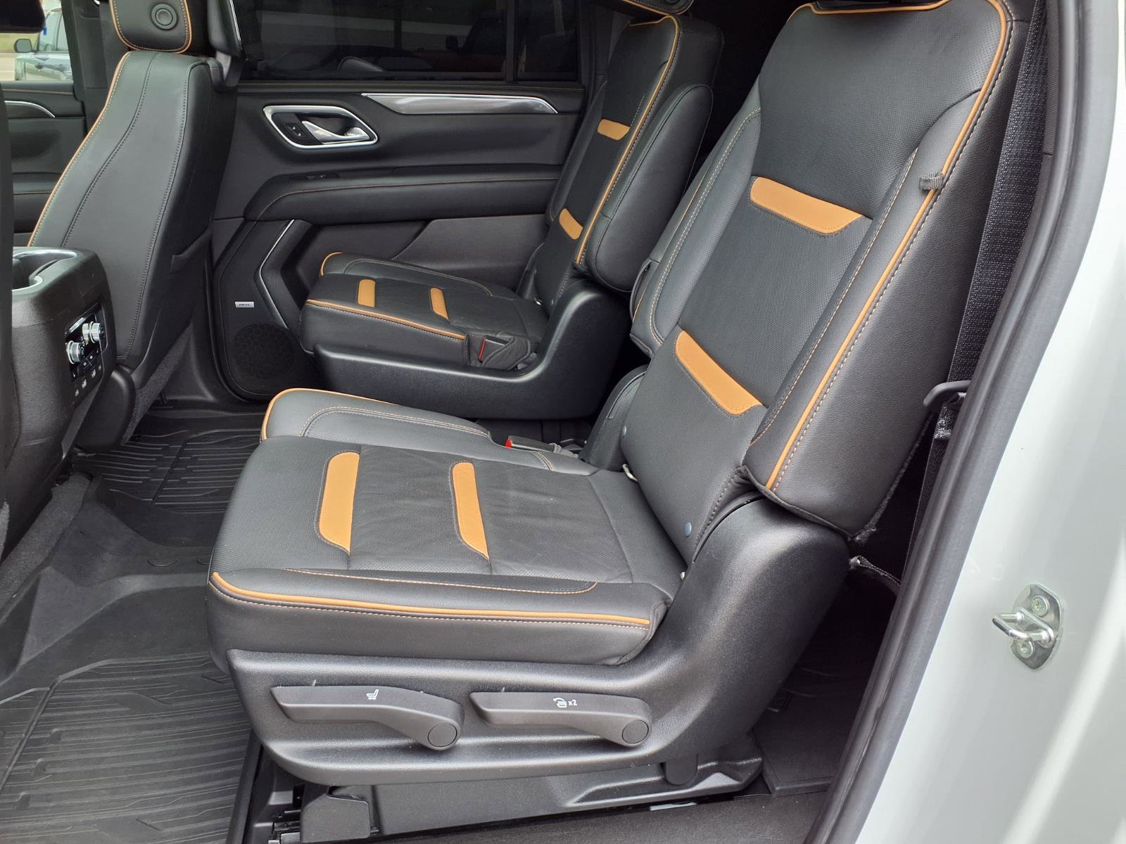 Used 2021 GMC Yukon XL AT4 w/ AT4 Premium Package AWD/4WD image 10