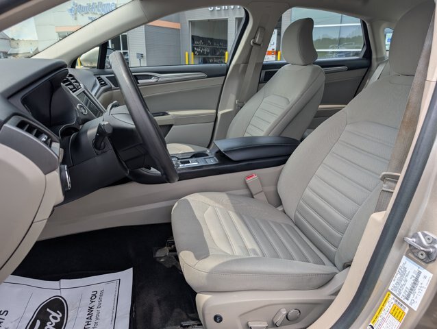 Certified 2018 Ford Fusion SE w/ Fusion SE Technology Package FWD image 11