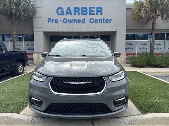 Used 2022 Chrysler Pacifica Touring-L FWD image 9