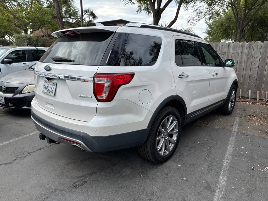 Certified 2017 Ford Explorer Limited FWD image 3