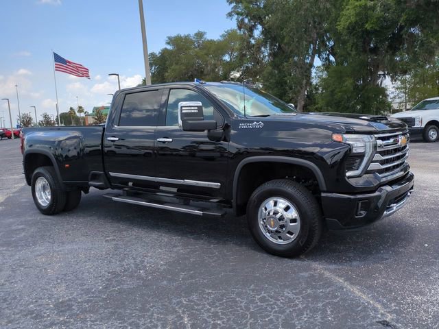 Used 2025 Chevrolet Silverado 3500 High Country w/ High Country Premium Package AWD/4WD image 2