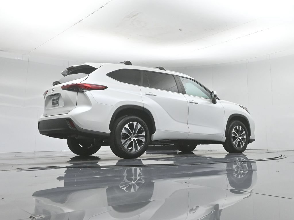Used 2023 Toyota Highlander XLE FWD image 51