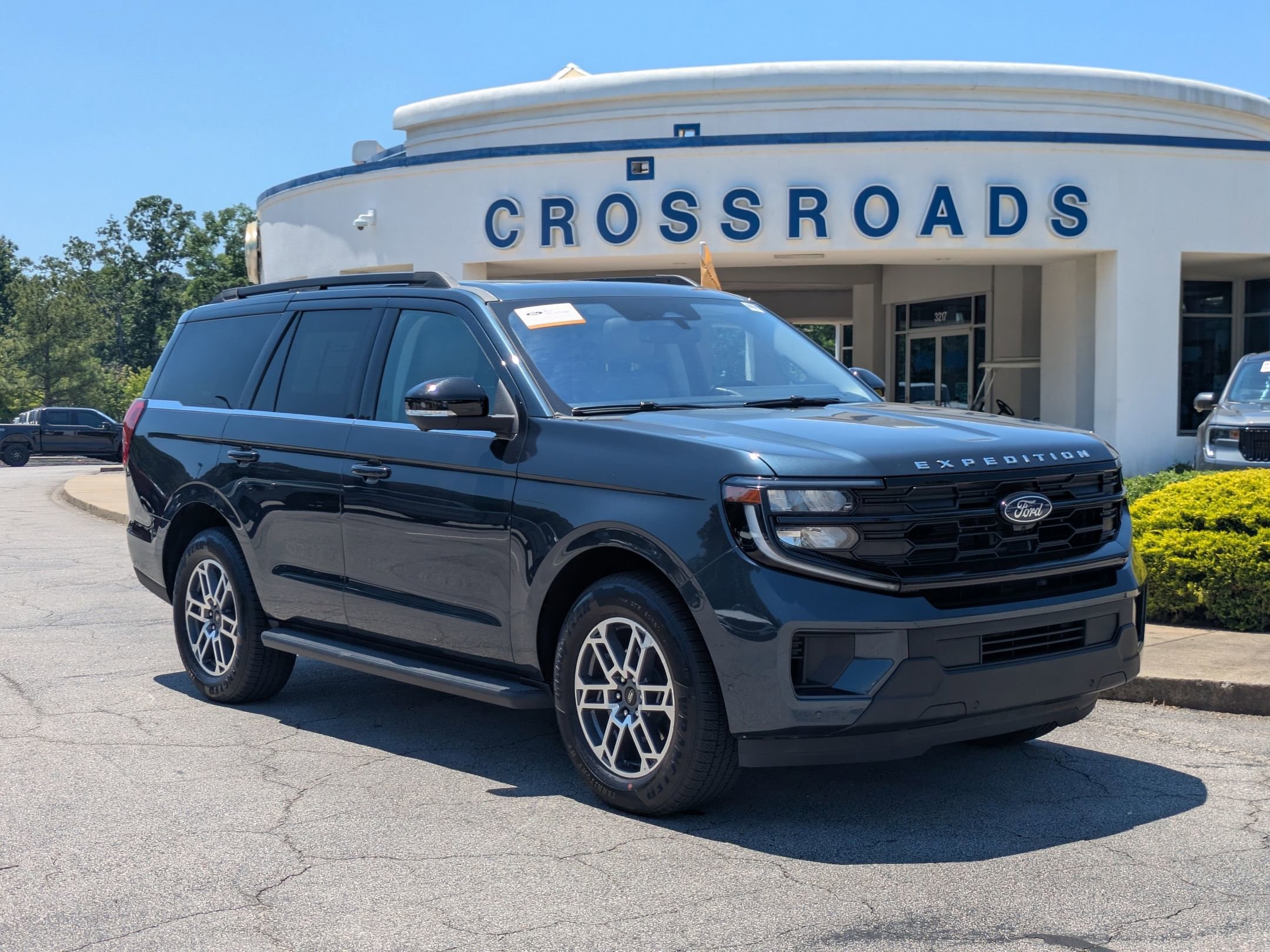 Certified 2025 Ford Expedition Active RWD image 1
