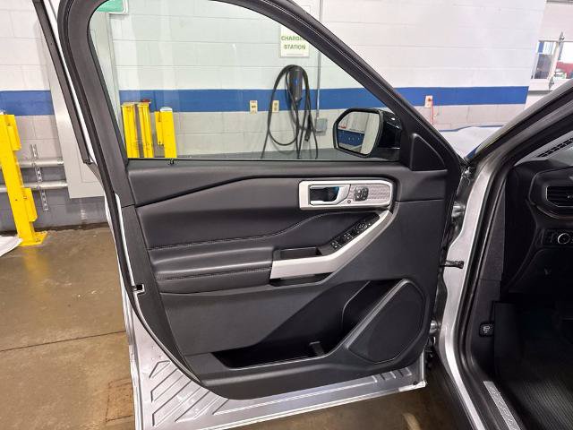 Certified 2023 Ford Explorer Limited w/ Equipment Group 301A AWD/4WD image 33
