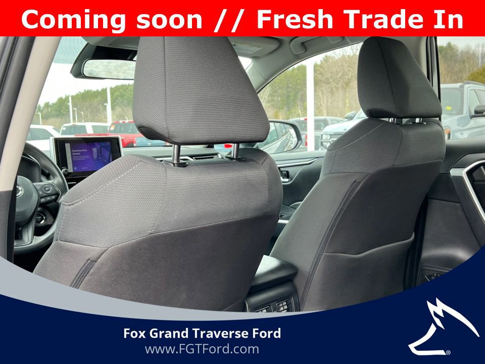 Used 2025 Toyota RAV4 XLE image 33