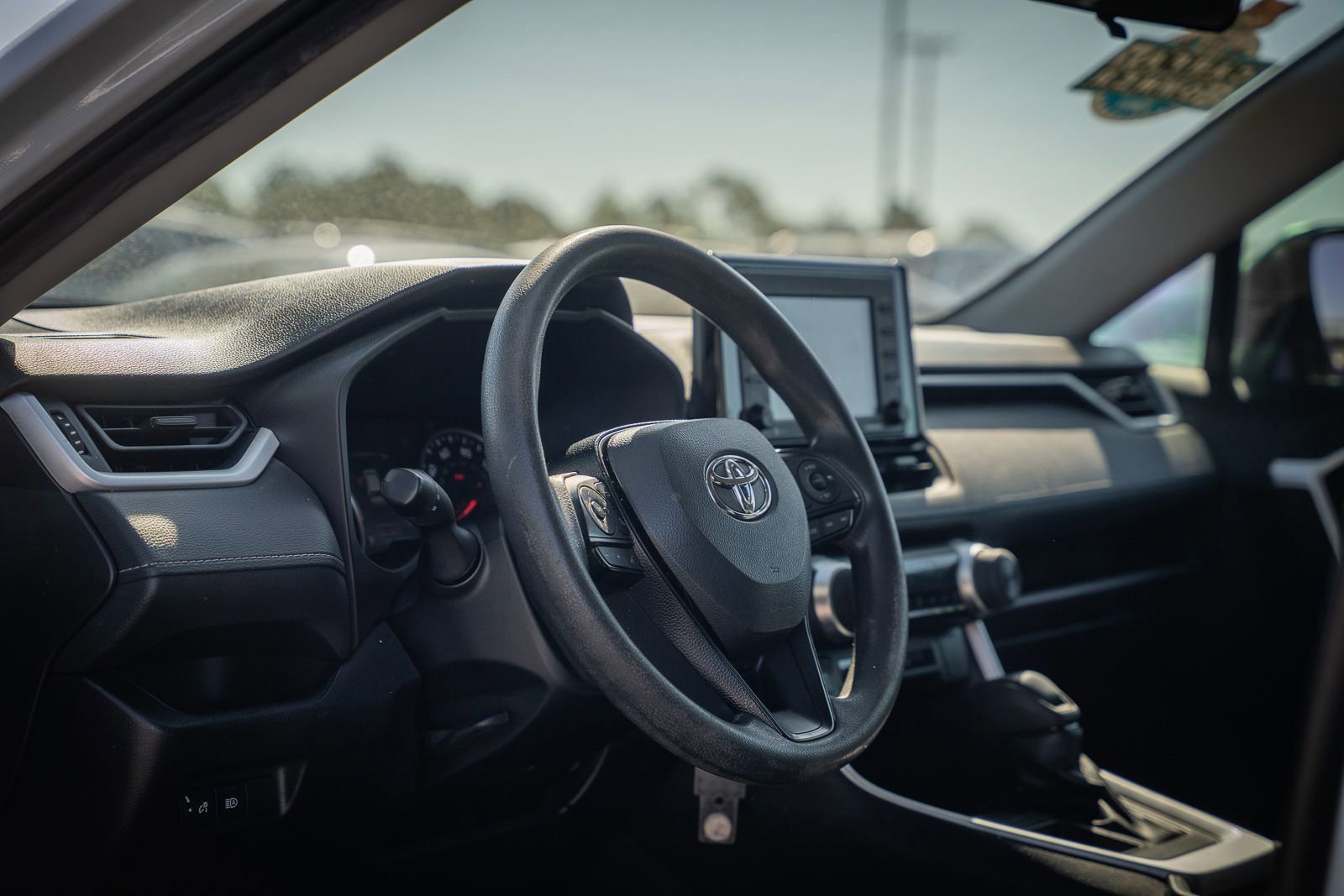 Used 2020 Toyota RAV4 LE FWD image 19