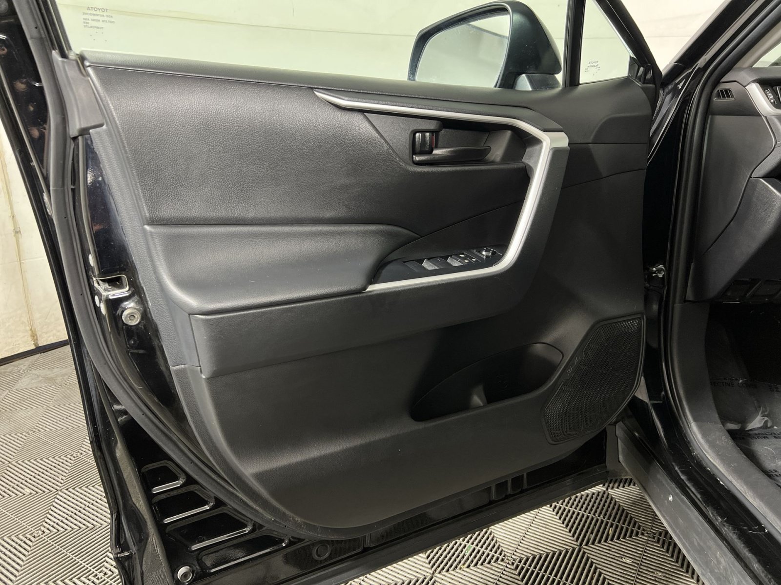Used 2023 Toyota RAV4 LE AWD/4WD image 12