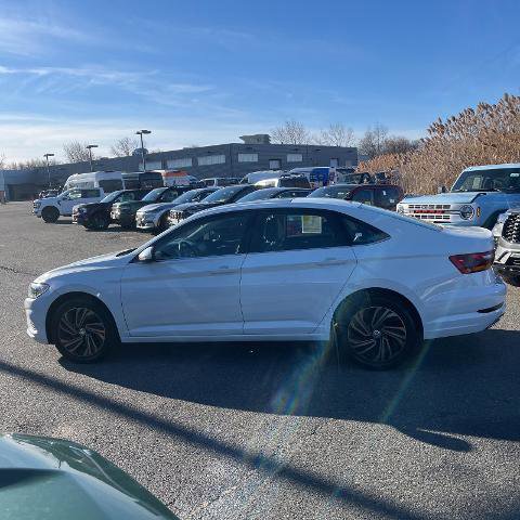 Used 2019 Volkswagen Jetta SEL Premium image 2