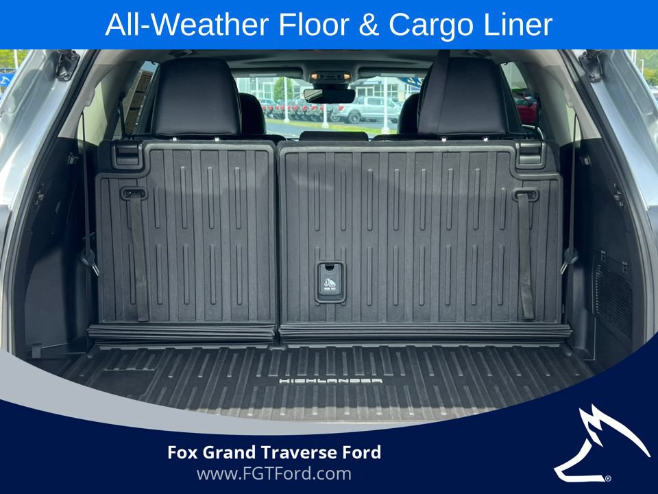 Used 2022 Toyota Highlander XLE AWD/4WD image 35