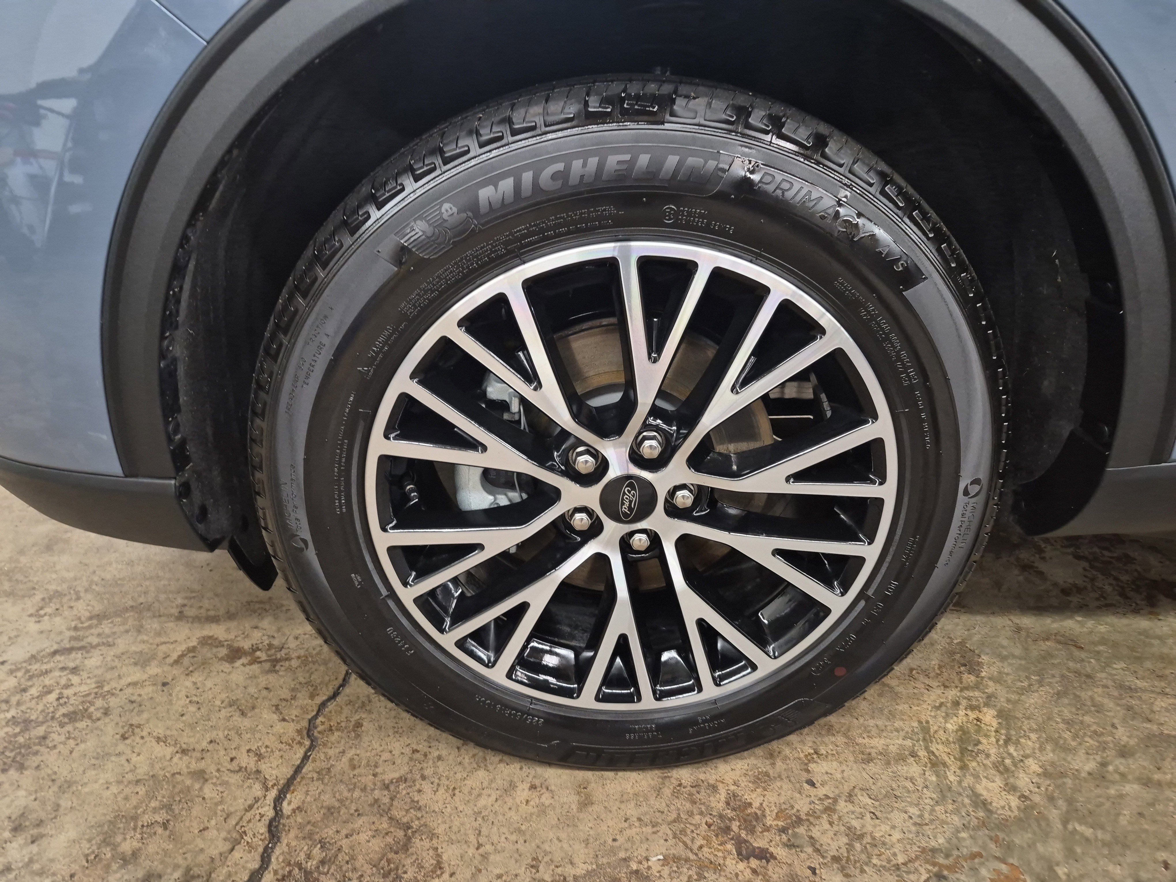 Certified 2025 Ford Escape SE w/ PHEV Premium Package image 8