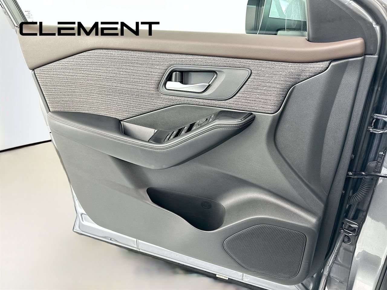 Used 2023 Nissan Rogue SV AWD/4WD image 26