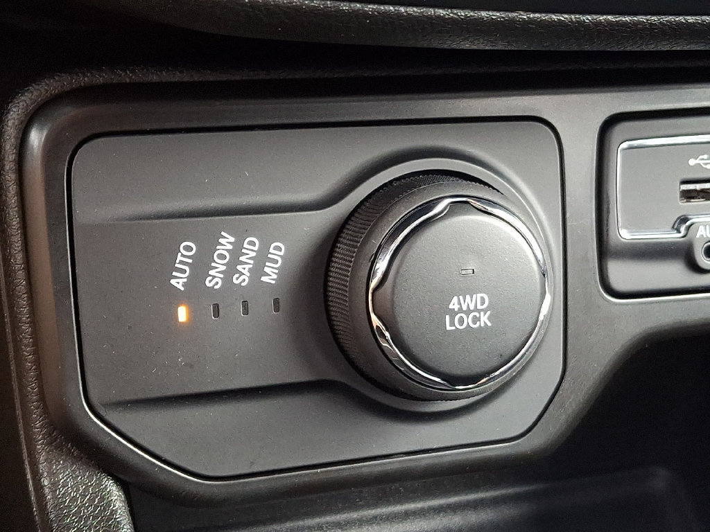 Used 2023 Jeep Renegade Latitude w/ Premium Group AWD/4WD image 22
