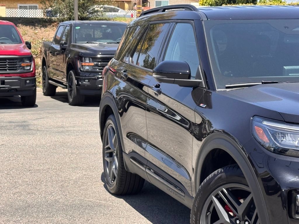 Certified 2025 Ford Explorer ST-Line w/ Premium Package RWD image 5