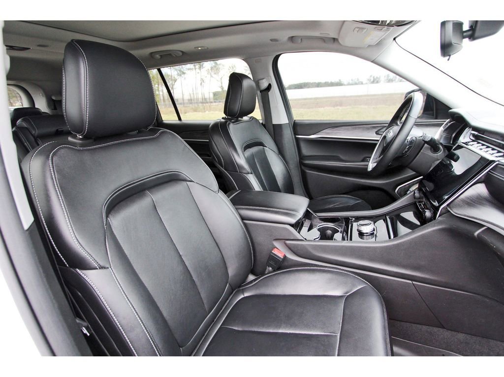 Used 2022 Jeep Grand Cherokee L Limited image 27