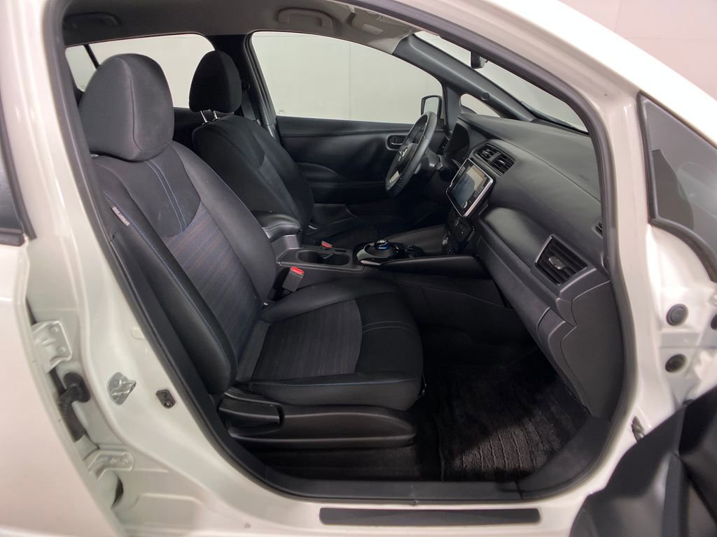 Used 2021 Nissan Leaf SV w/ SV Technology Package image 10