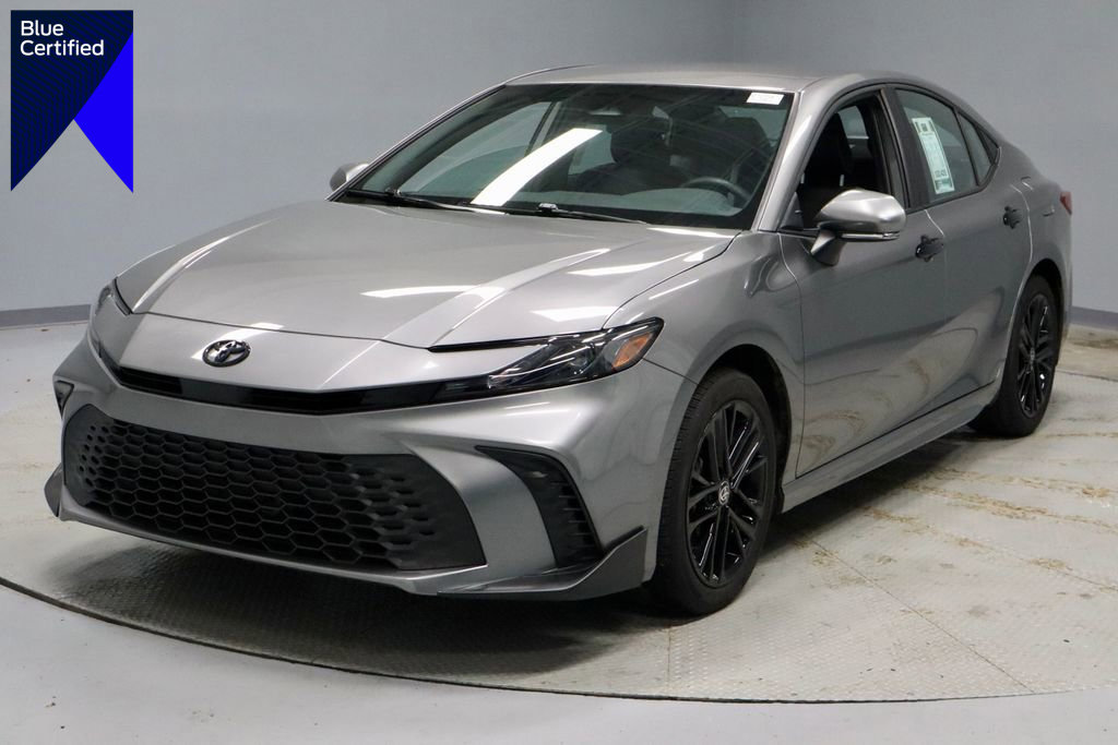 Used 2025 Toyota Camry SE AWD/4WD image 1