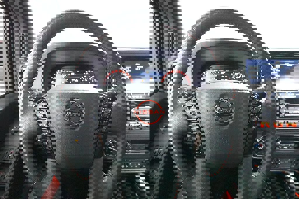 Used 2025 Nissan Frontier PRO-4X w/ Pro Premium Package AWD/4WD image 12