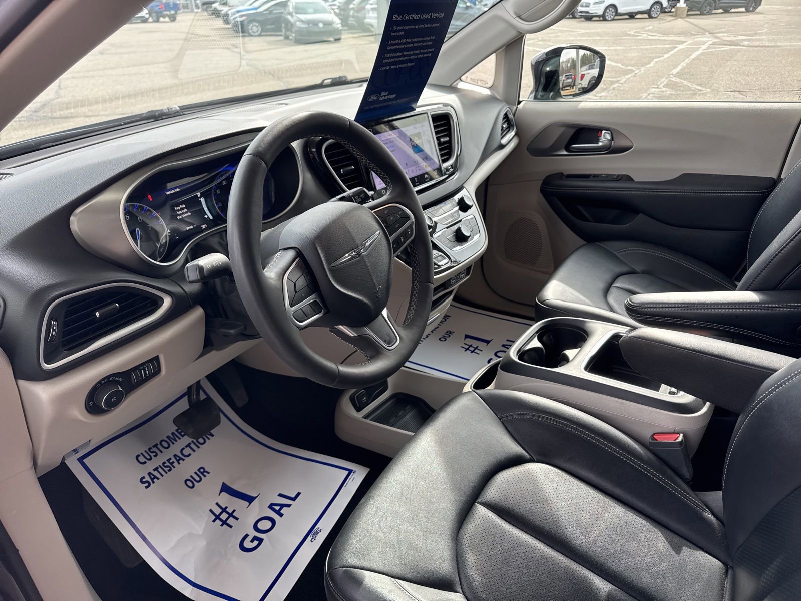 Used 2024 Chrysler Pacifica Touring-L image 21