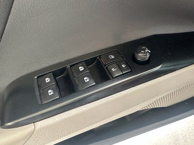 Used 2020 Toyota Camry SE FWD image 23