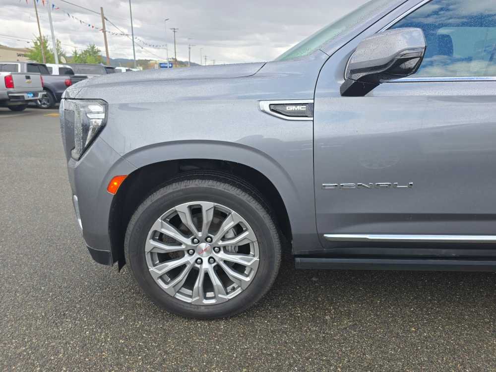 Used 2021 GMC Yukon Denali w/ Denali Premium Package AWD/4WD image 13